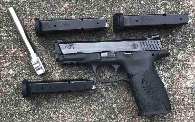 Smith &amp; Wesson M&amp;P 9 w/3 Mags, Extra Barrel &amp; More