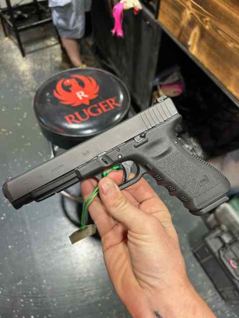 GLOCK 34 GEN 3 LNIB CASE &amp; 2 MAGAZINES 
