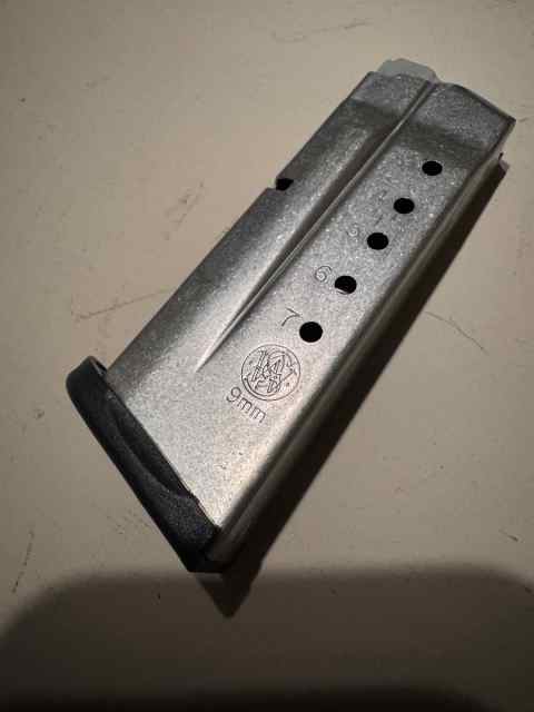 1 M&amp;P Shield 9mm, 7 rnd magazine 