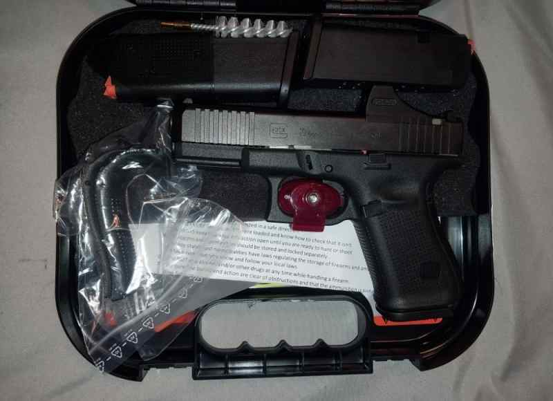 GLOCK 19 GEN 5 MOS WITH HOLOSUN