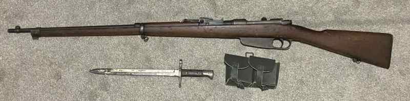 Italian 1891 Carcano with bayonet and pouch
