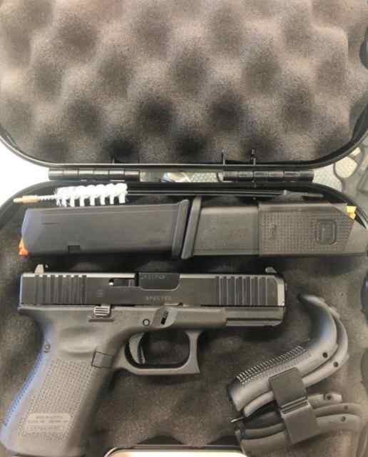 Glock 19 gen 5 9mm W/3Mags for Sale