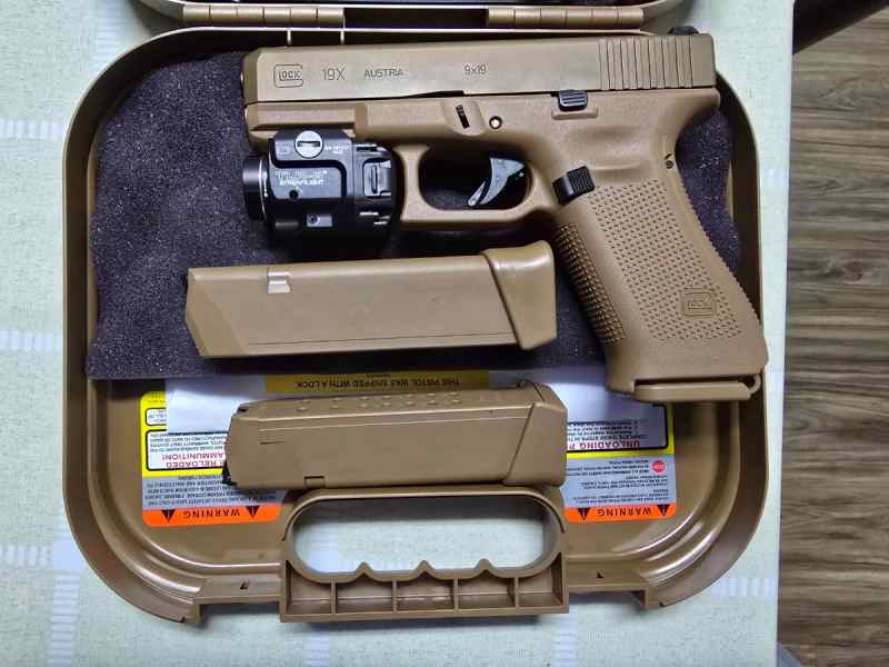 Glock 19x 9mm like new condition 