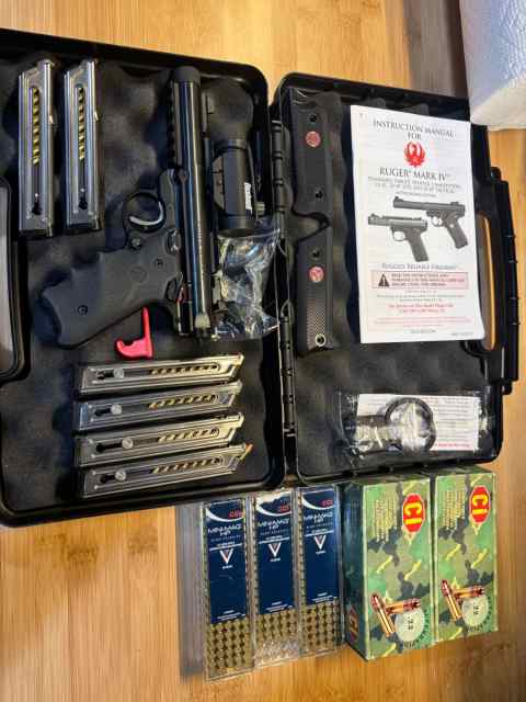 Ruger Mark IV .22LR Pistol/Bushnell Red Dot/6Mags