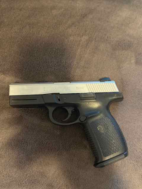 Smith &amp; Wesson Sigma 9mm SW9VE