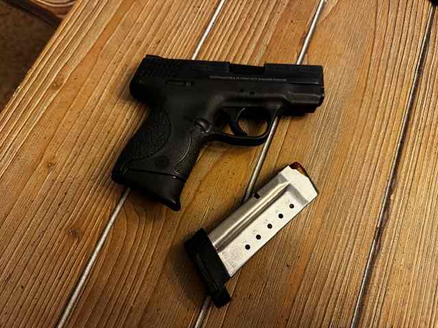 M&amp;P Shield 40 with holsters
