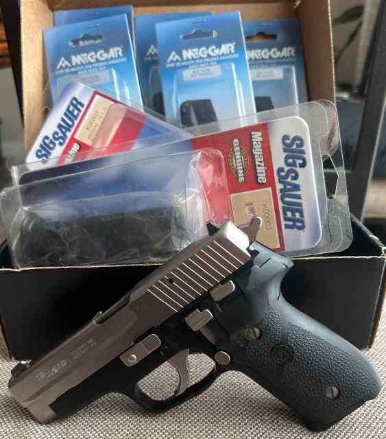 Sig Sauer P228 9mm two tone Jack Bauer 24