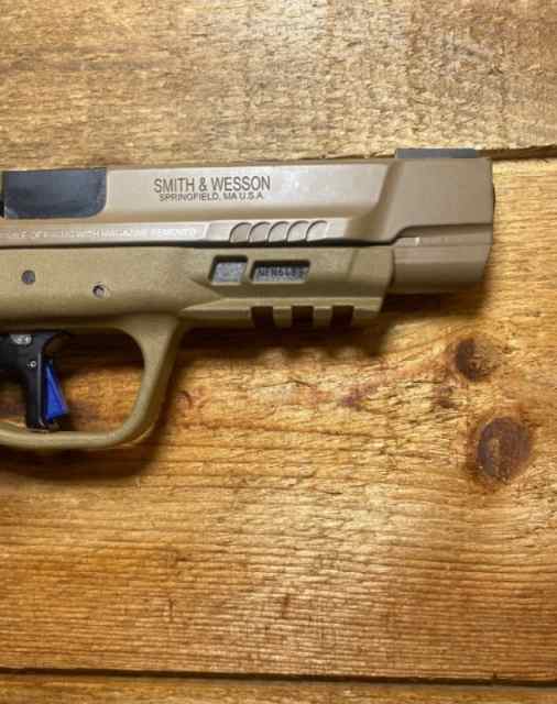 Smith &amp; Wesson MP9 M2.0 9mm FDE semiautomatic full