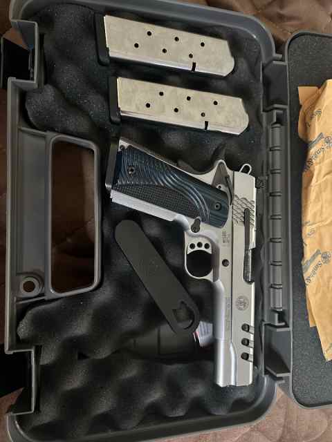 Smith &amp; Wesson 1911 Performance Center
