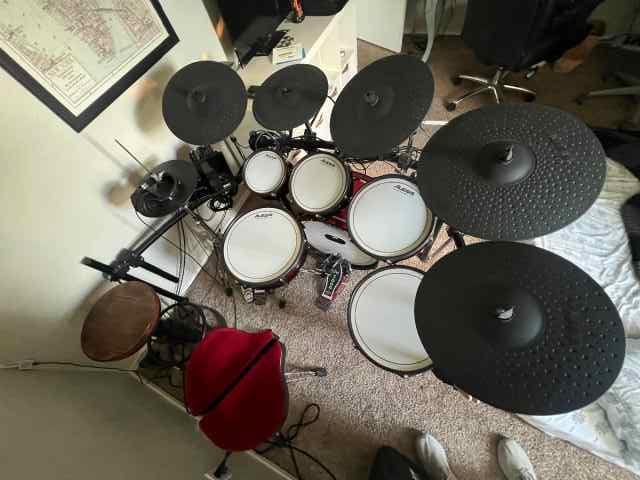Alesis Strike Pro SE + Extras