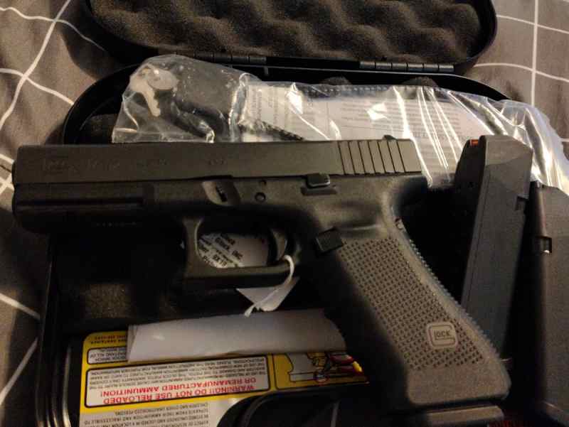 Glock 17 9mm &amp; Sig P320 w Magazines and Cases