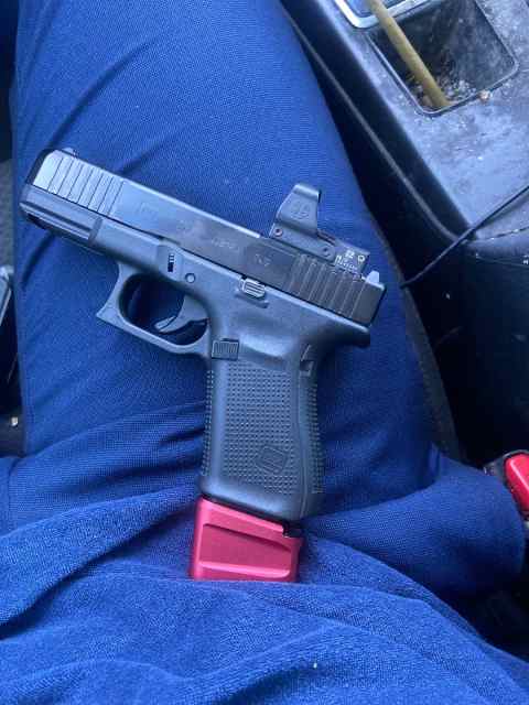 Gen 5 Glock 19 w/ Red Dot &amp; 20 Rd Magazine