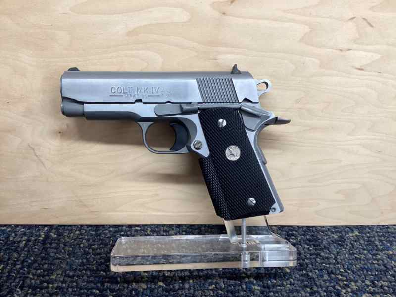 Colt 1911 Officers Model 45 ACP