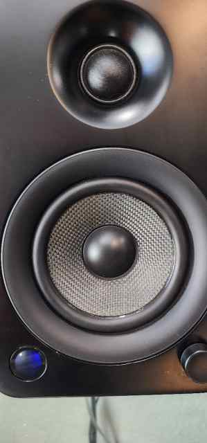 Kanto YU4 MB Bluetooth Bookshelf Speakers