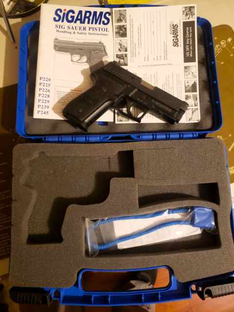 SIGARMS P229 DAK .40 CALIBER 