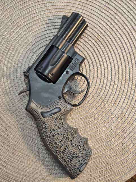 Like New S&amp;W Model 19 carry comp