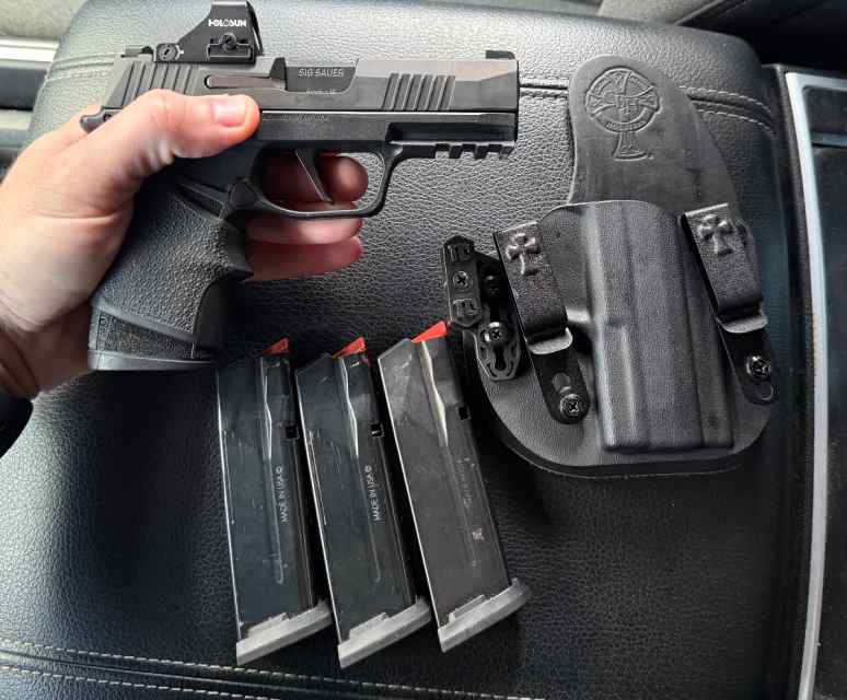 SIG SAUER P365-XMacro Carry Package