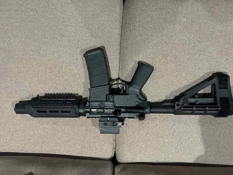 Ar-15 pistol 556 with holoson 512 red dot