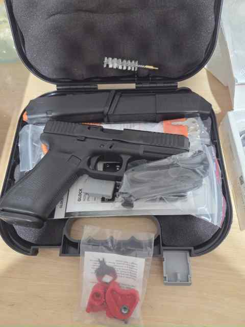 Brand New Glock 22 Gen 5 .40SW With Extras