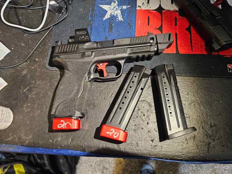 M&amp;P 2.0 Metal Performance Center w/Holosun Eps