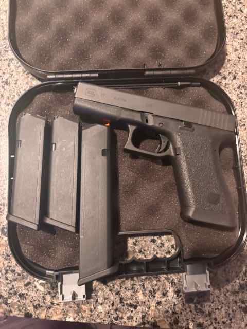 GLOCK 17 Gen1 9mm Pistol