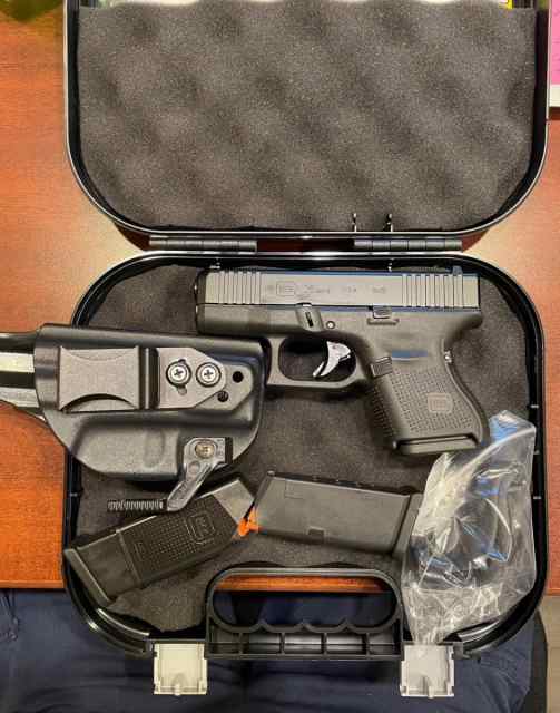 GLOCK 26 GEN5 9mm w/ holster