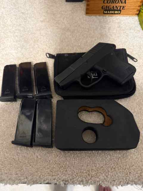 Keltec 380 mags and wallet holster