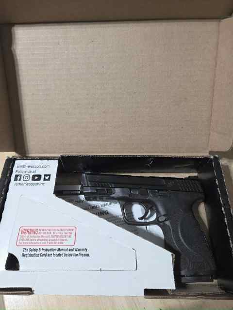 Brand New M&amp;P 40 Shield m2.0 Extra Mag .40