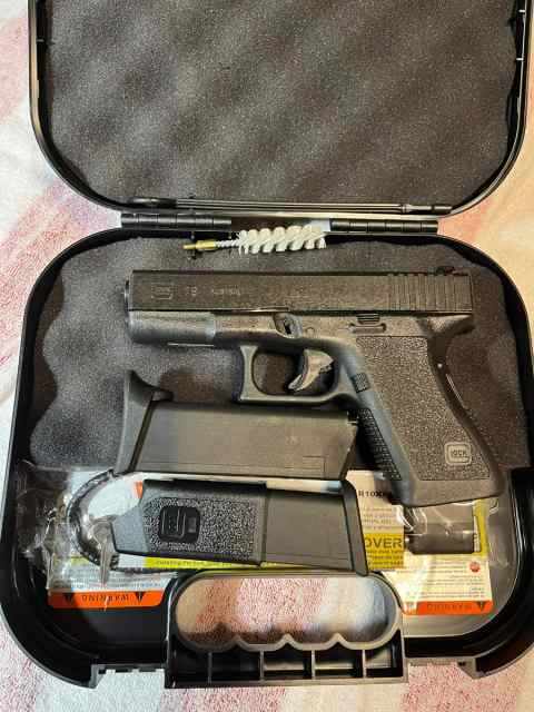 Glock 19 9mm (Gen 2) w/ night sights - NIB