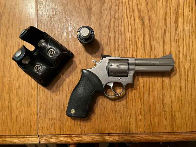 Taurus 66 7-Shot With Speed loaders $550