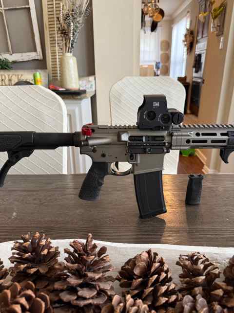 Daniel Defense DDM4V7 PRO Never fired and EXTRAS