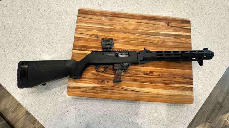 Ruger PC Carbine 9mm Glock mag with Holosun sight 