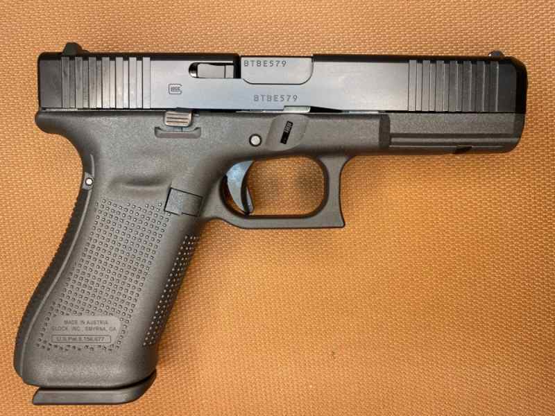 NEW IN BOX - Glock 17 Generation 5 