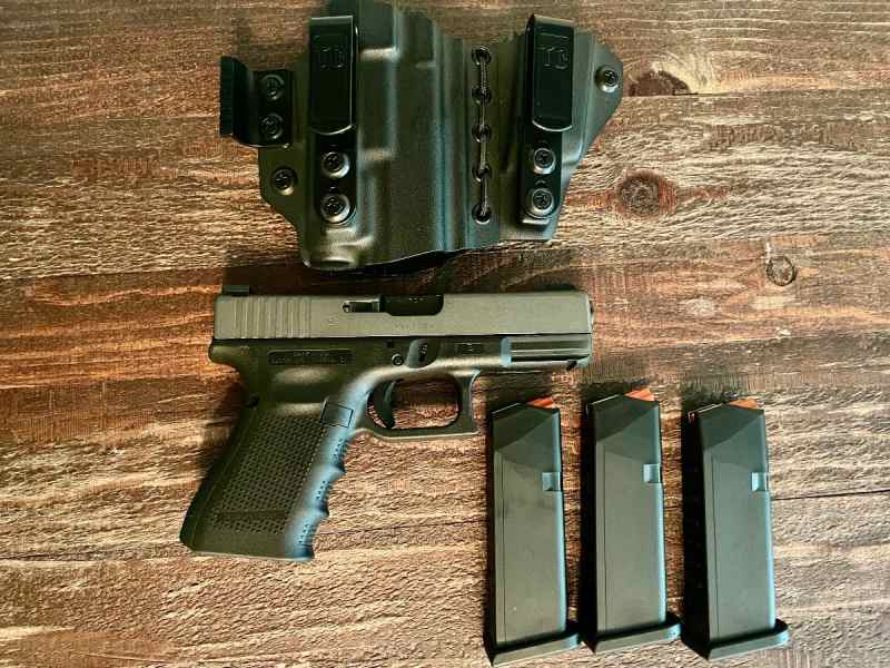 Glock 19 gen4 with extras