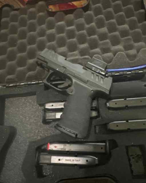 Walther PDP Compact 3.5” w/ 7 Mags &amp; Optic