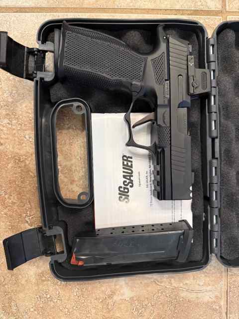 Sig P365 XMacro was Icarus grip