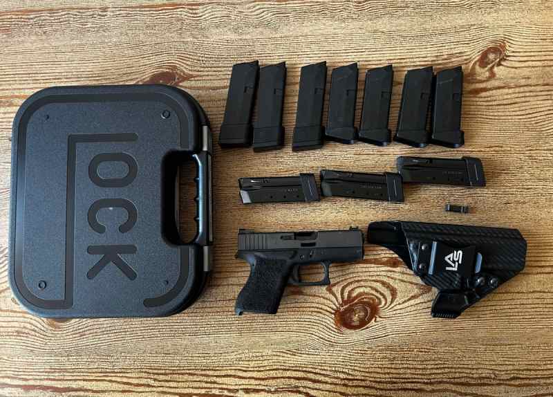 Glock 43 with extra mags and shield z9 mags.