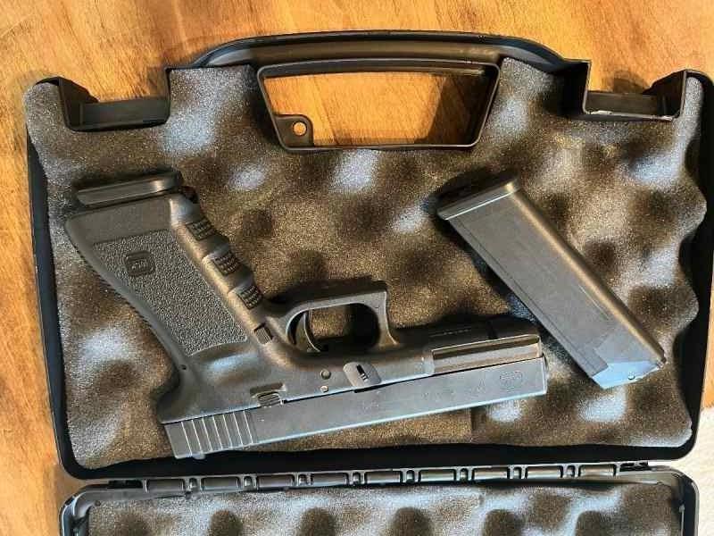 Glock 17 Gen 3 w/ MCK 