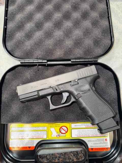 Glock 19 Gen4 W/ 1 Mag &amp; Case