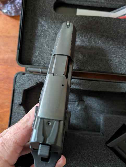 Glock 17 G17 Gen 5 9 mm 2 tone FDE 