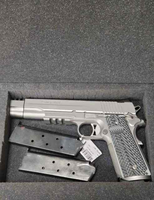 SIG SAUER 1911 STAINLESS STEEL W/  hard case