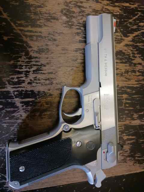 S&amp;W 645