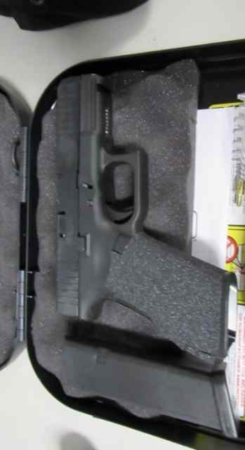 Glock G45 with one mag