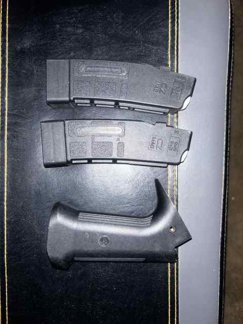 2 CZ EVO 3 Mag W/ Original hand grip