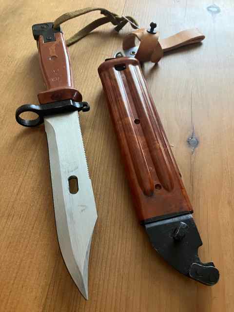 Russian Bayonet / AK47