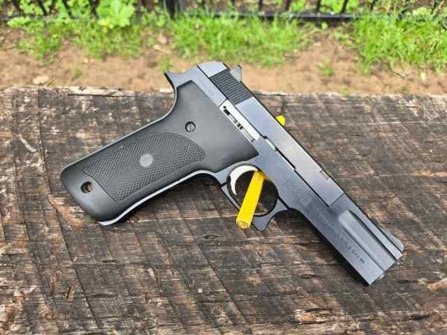 Smith and Wesson Model 422 22LR
