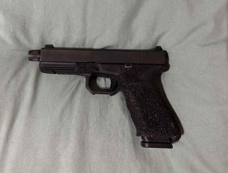 Glock 17  - 9mm handgun