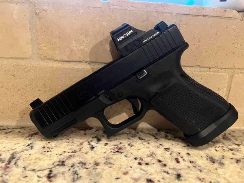 Glock 19 Gen5 w/ Holosun