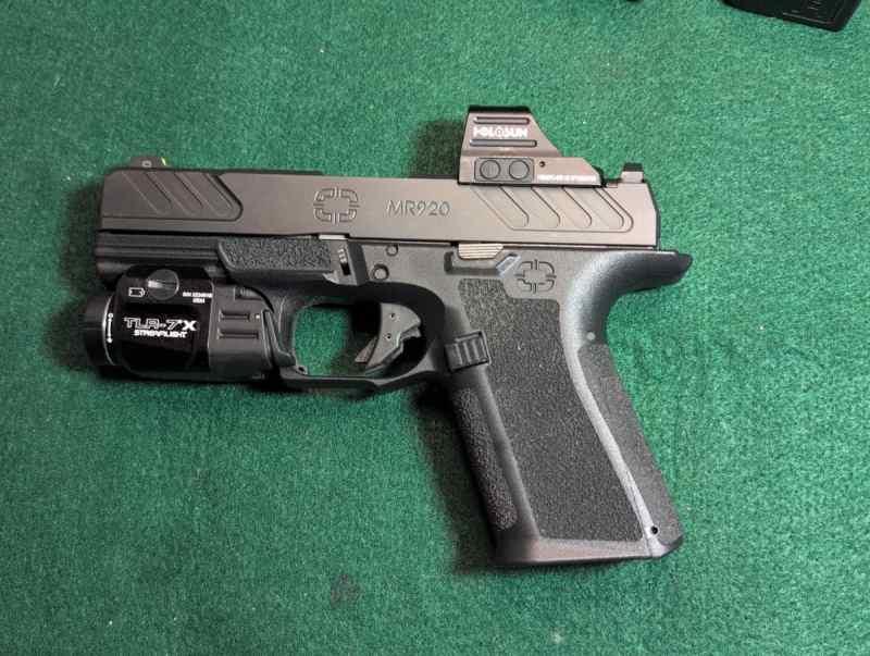 Shadow Systems DR920 + Holosun + Streamlight