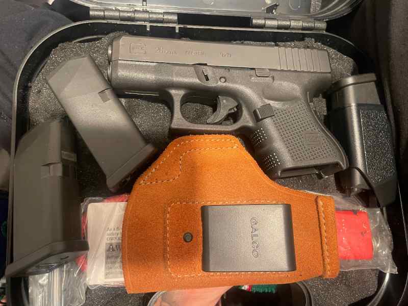 GLOCK 26 3mags 1 holster